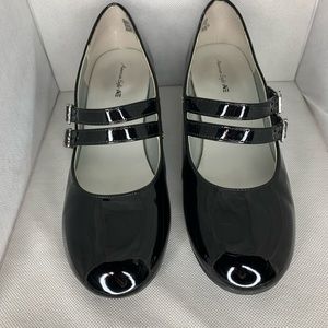 American Engle black shinny shoes size4 #34